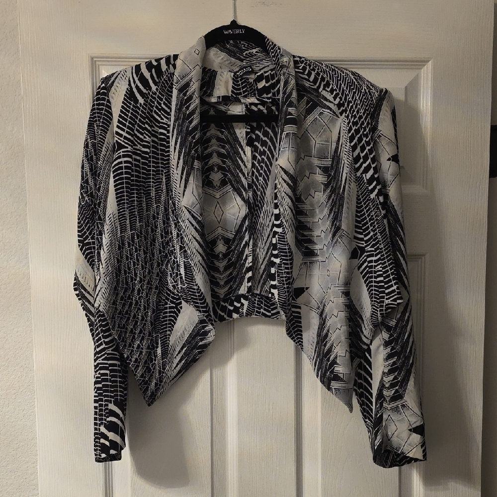 Divided Black and White Geometric Women's Shrug